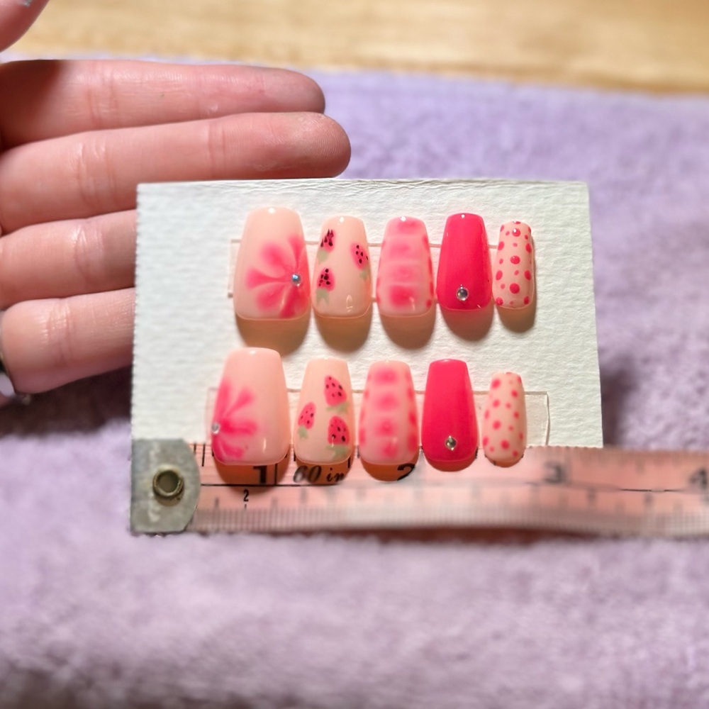 Handmade Strawberry Springtime Press-On Nails – Fresh, Cute, & Ready to Wear!